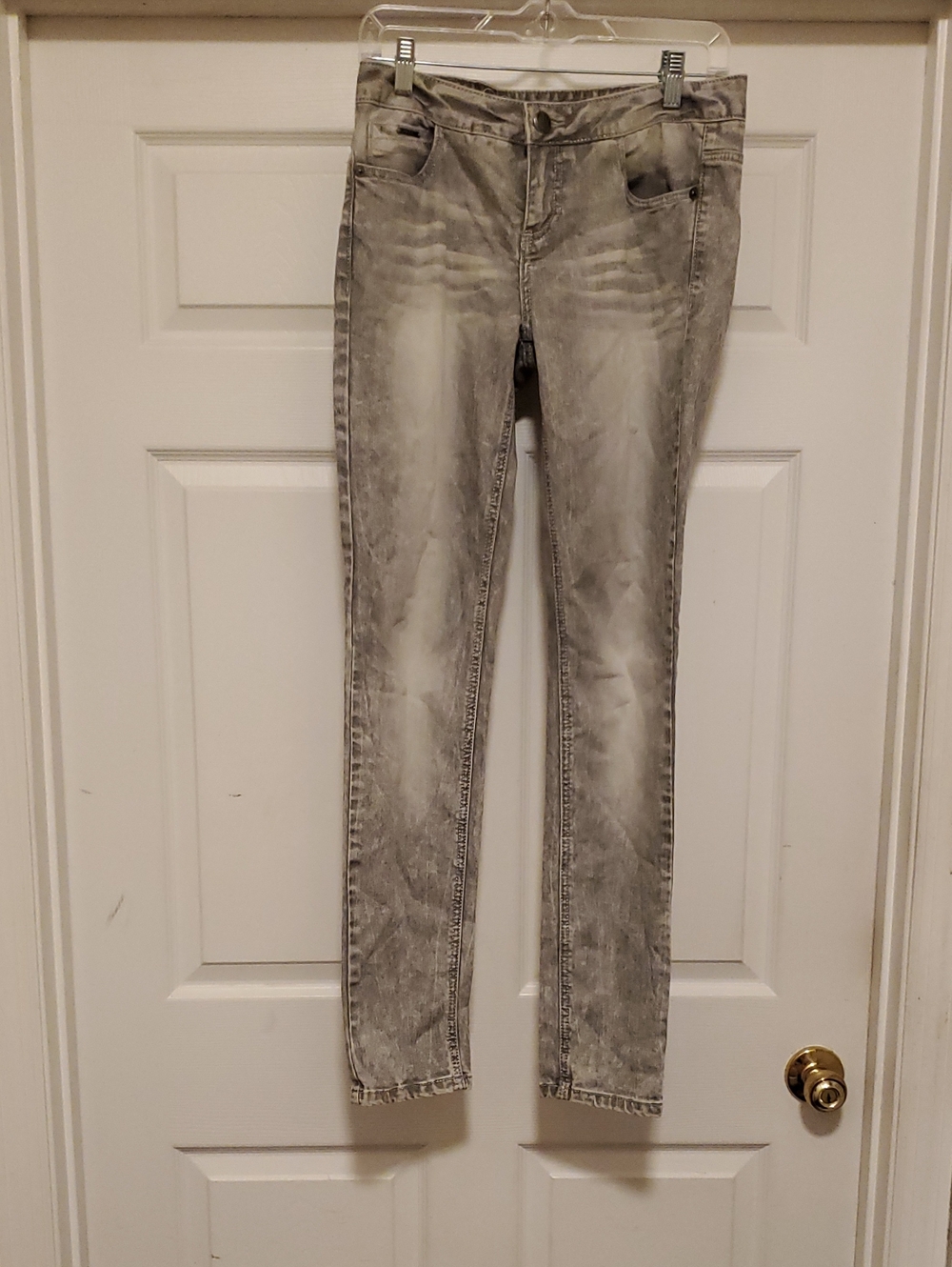 Lucky Brand Women’s Grey Acid-Wash Skinny Jeans